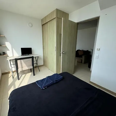 Apto Con Vista Al Mar Y Cerca A Todo En Apartamento *